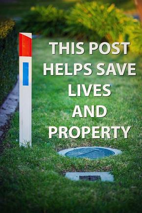 White post with red top and blue reflector