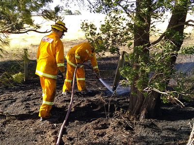CFA Volunteers extinguish fire