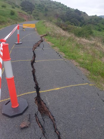 Earthquake - Cracked Road